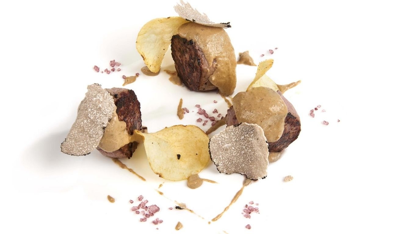 Пилешки бургер с деликатес от бели манатарки и бял трюфел