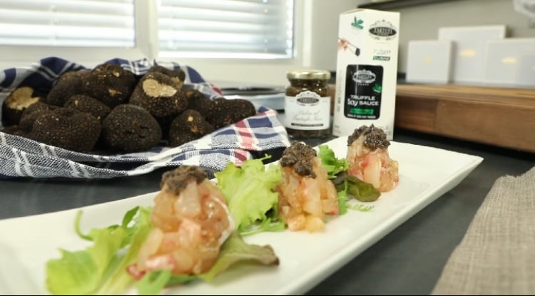 Тартар от ципура със сос от черен трюфел